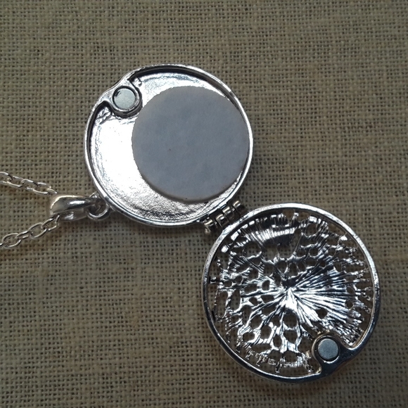 Hope Collection Owl Oil Diffuser Necklace - Picture 4 of 5